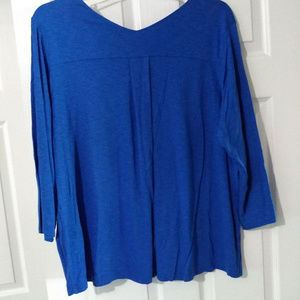 crown & ivy Tops - Crown & Ivy Colbalt Blue 3/4 Sleeve Elephant Top crown & ivy Tops - Crown & Ivy Colbalt Blue 3/4 Sleeve Elephant Top